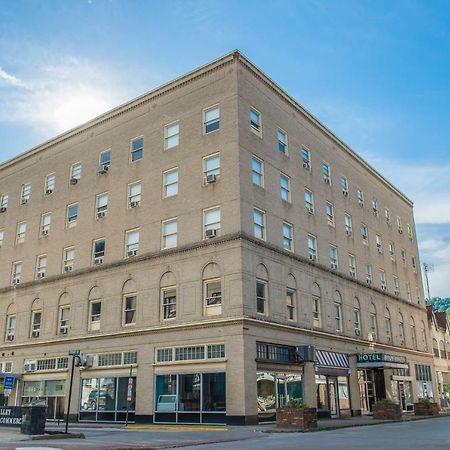 The Mountaineer Hotel Williamson المظهر الخارجي الصورة
