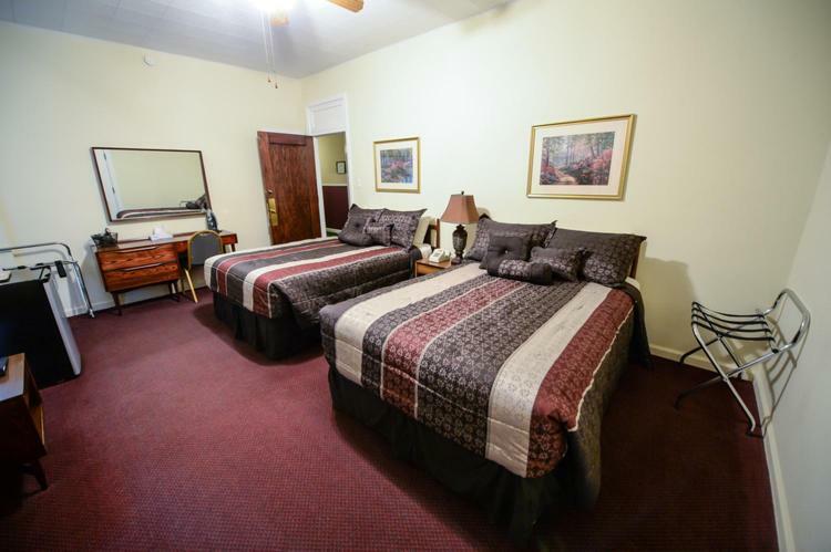 The Mountaineer Hotel Williamson المظهر الخارجي الصورة